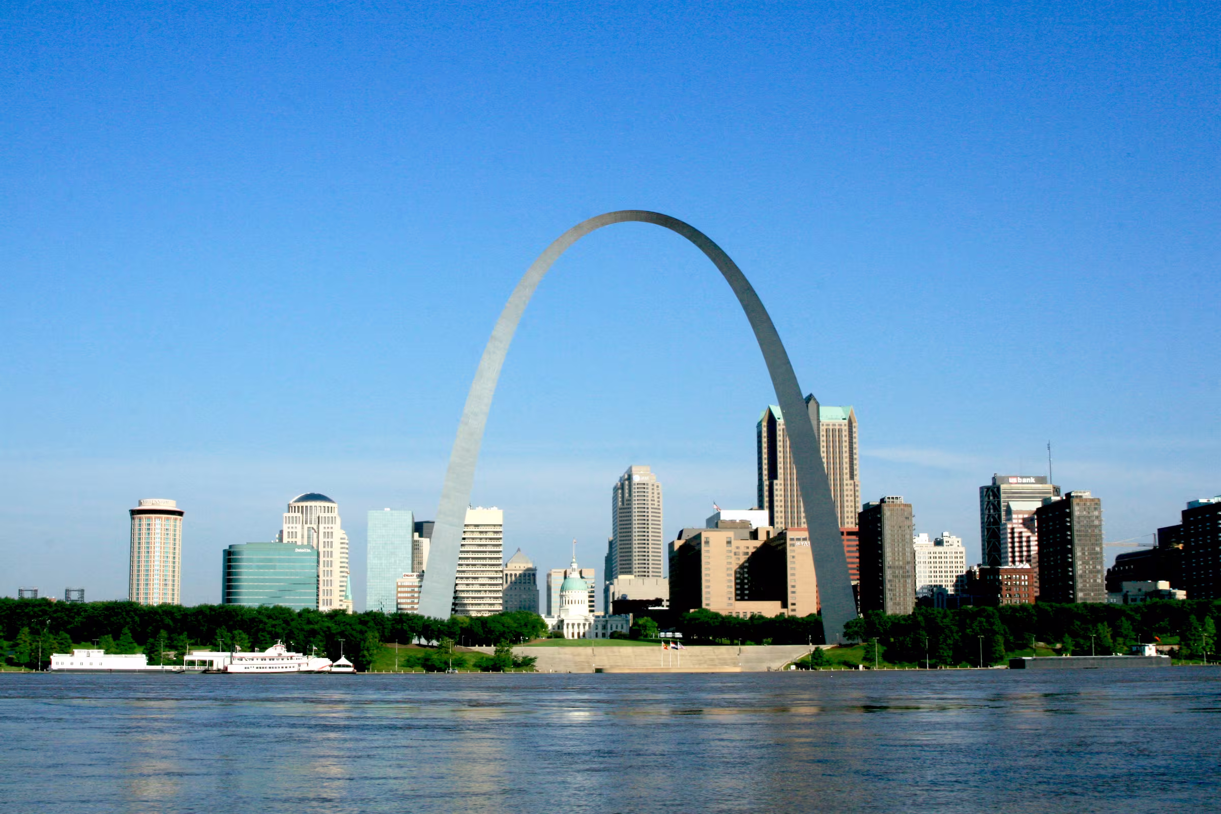 The Gateway Arch and the St. Louis skyline across the Mississippi River